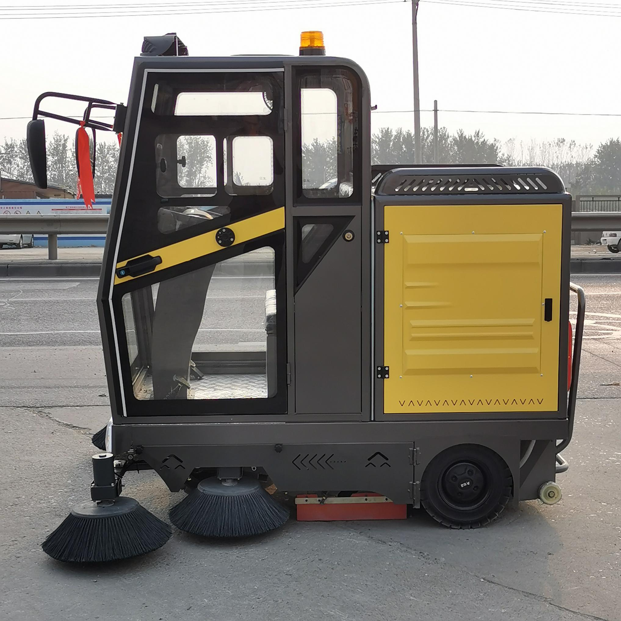 ￥29800 YOOX壹喜1900經(jīng)濟(jì)型五刷單風(fēng)機(jī)封閉掃地車